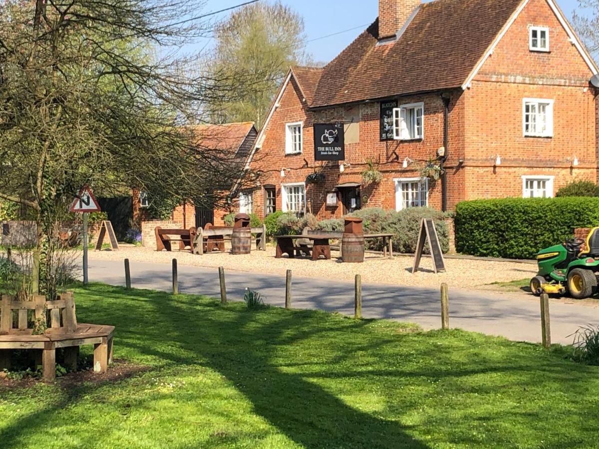 The Bull Inn Pub Stanford Dingley Exterior photo